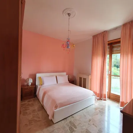 Uno Sguardo Sulla Sacra Apartmán