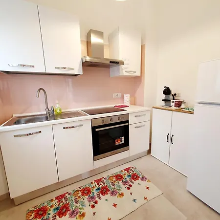 Uno Sguardo Sulla Sacra Apartmán